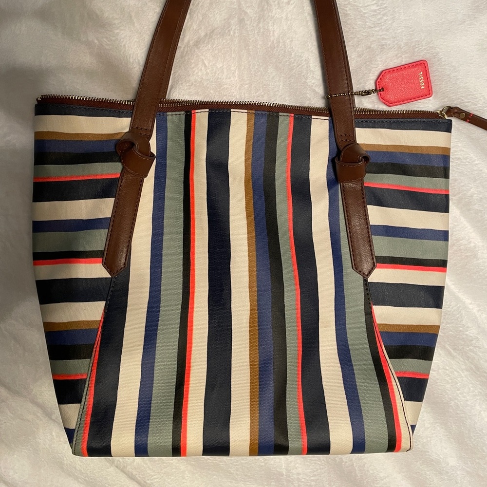 Fossil tote